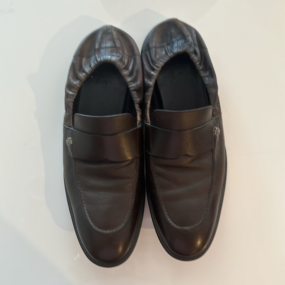 Authentic Gucci shoes with elastic lay flat back. Like new sole has no markings. - Picture 3 of 6